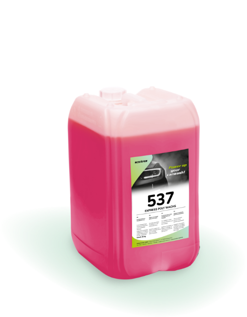 Roter Kanister mit Etikett 537 Express Poly Wash, Schatten auf grünem Boden, auf weißem Hintergrund stehend.